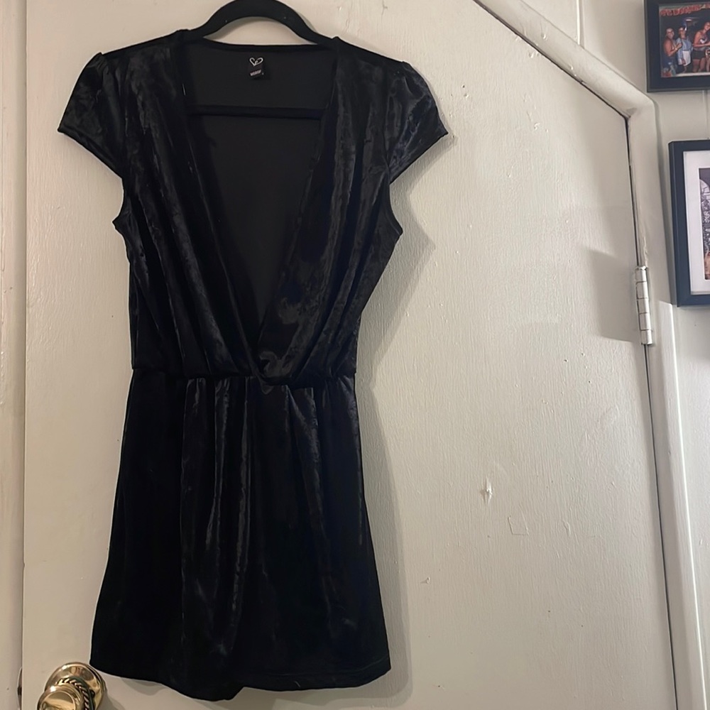 Cap sleeve crushed velvet deep v black romper